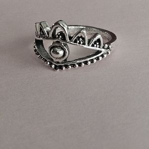 ROYAL SILVER CROWN NEW SIZE 6 FASHION SILVER ACCENT RING